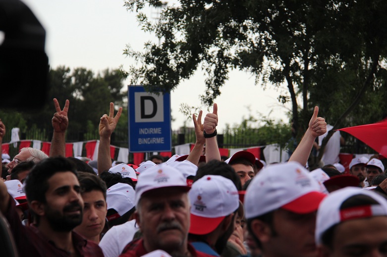 Başparmak ve zafer işareti